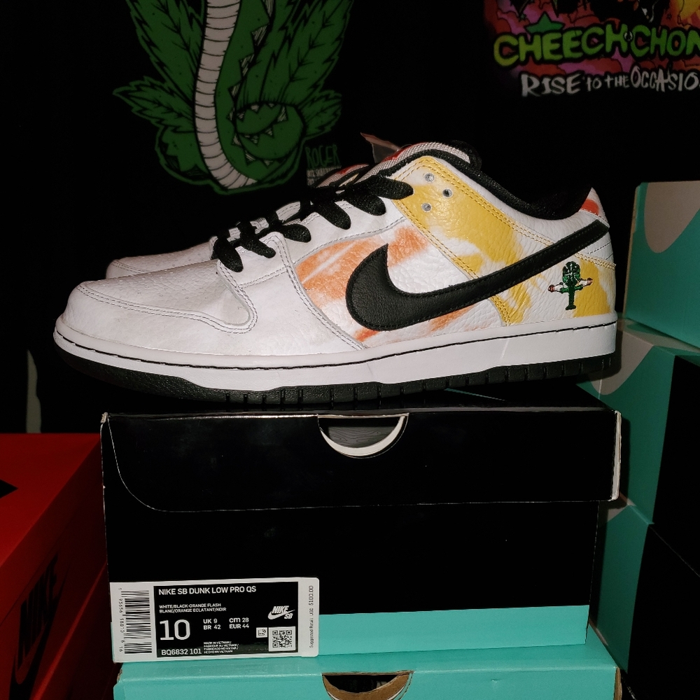 NIKE SB DUNK LOW PRO QS RAYGUNS